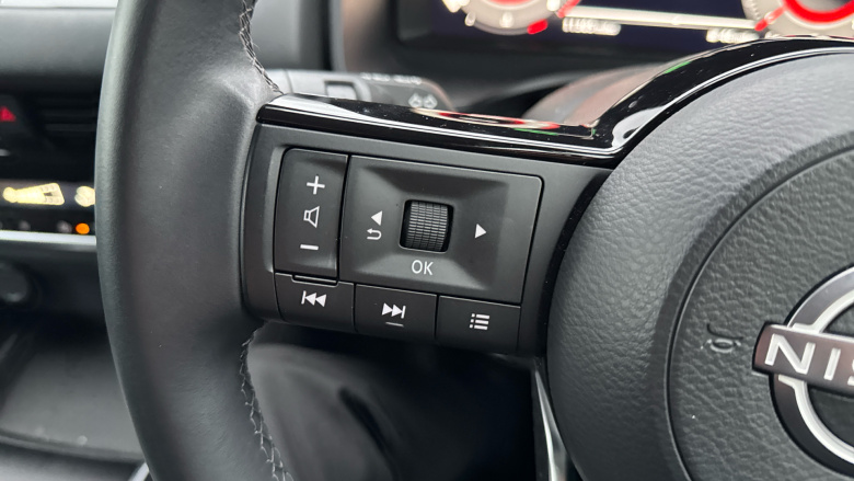 Nissan Qashqai 1.3 DiG-T MH N-Connecta 5dr Petrol Hatchback